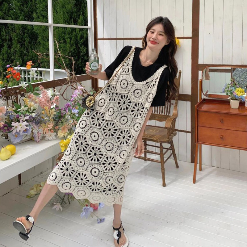 洋气时尚镂空针织吊带连衣裙2025新款夏钩花v领无袖中长款a字裙子