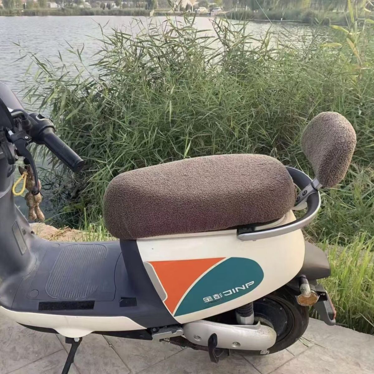 电动车坐垫冬季泰迪绒绒加厚保暖柔软通用踏板摩托车座垫座套