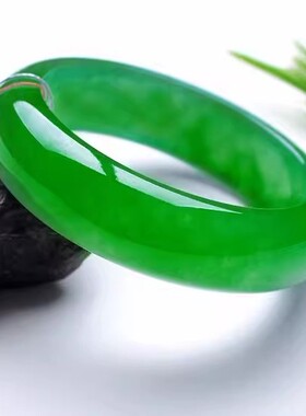 祖母绿送妈妈玉手镯冰种玉石镯子