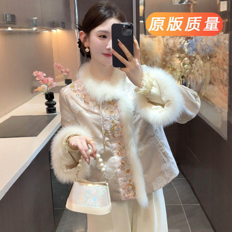 年轻款国风羽绒服新中式