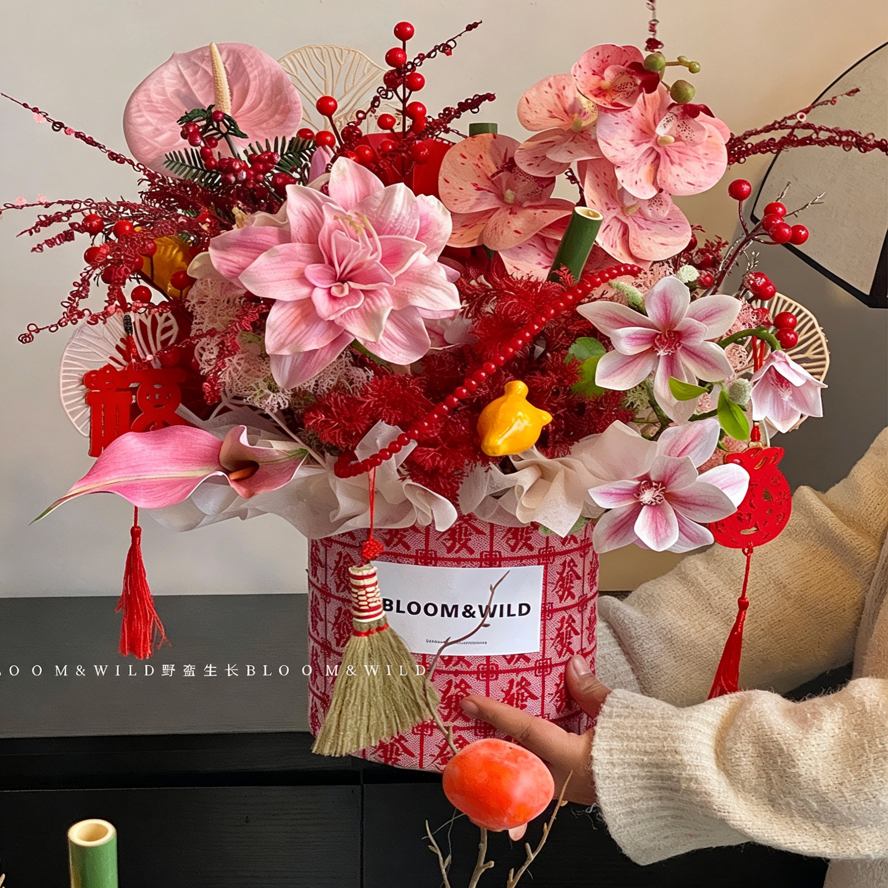 2026新年百福并臻高档布料桶仿真花鲜花花束插花桶喜庆氛围装饰桶