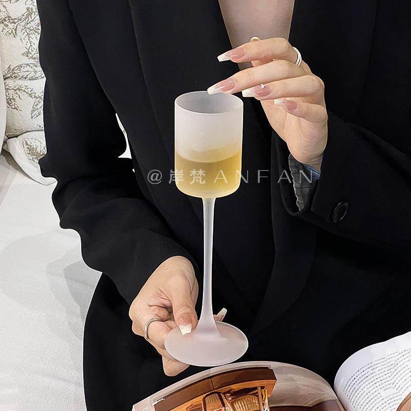 简约磨砂质感高脚玻璃杯