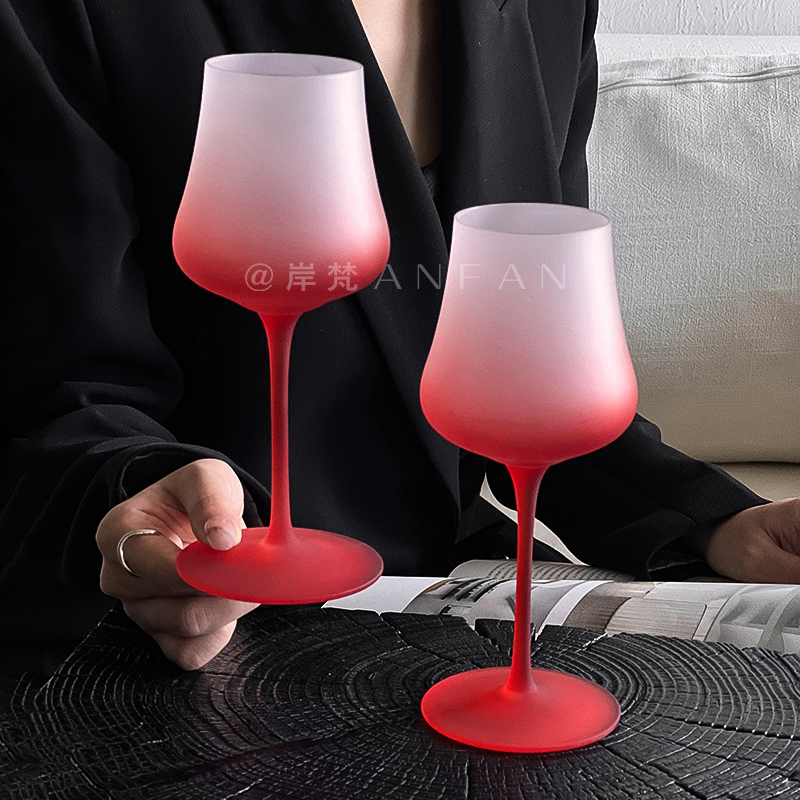 简约渐变高脚玻璃红酒杯