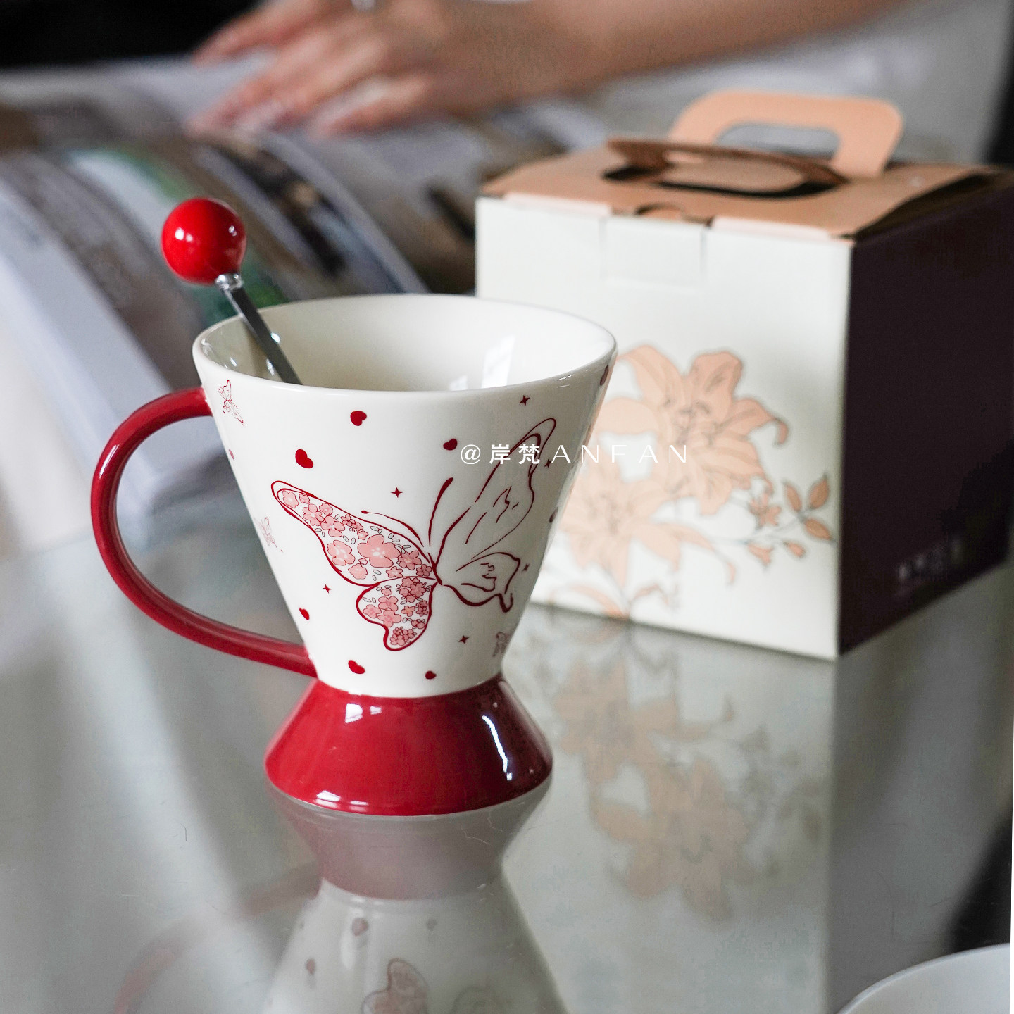 岸梵法式蝴蝶咖啡杯复古小众带勺陶瓷杯家用高脚马克杯情侣喝水杯