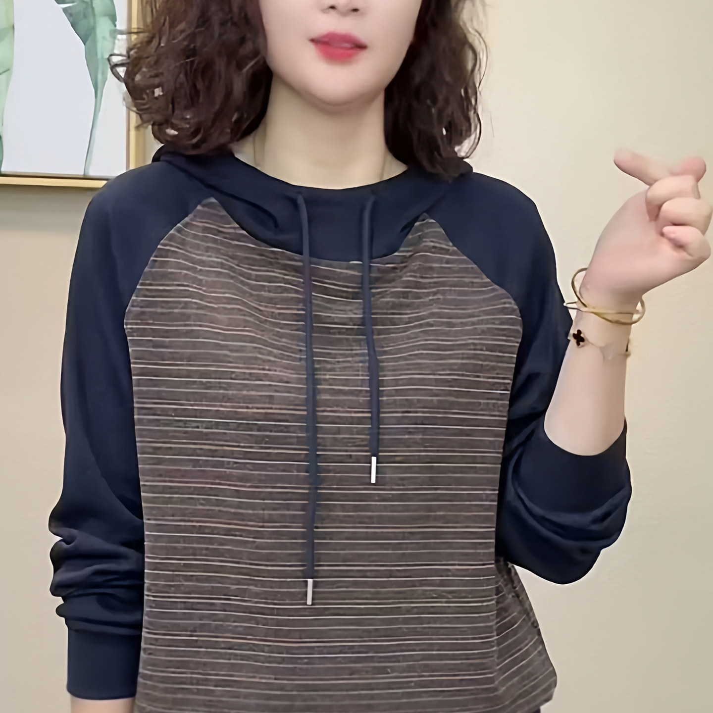 妈妈装秋季连帽拼接前条纹宽松卫衣时尚女洋气T恤显瘦百搭女上衣