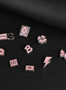 彩色异形金属标牌服装logo 长方形 圆形金属小挂牌异形字母标牌