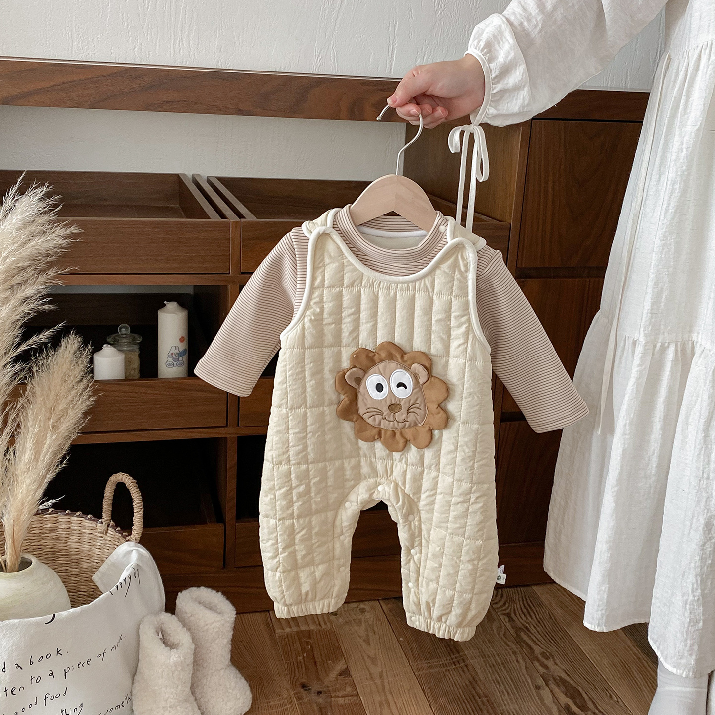 点兮2025秋冬新款婴幼儿夹棉加绒连体衣套装背带爬服打底衫两件套