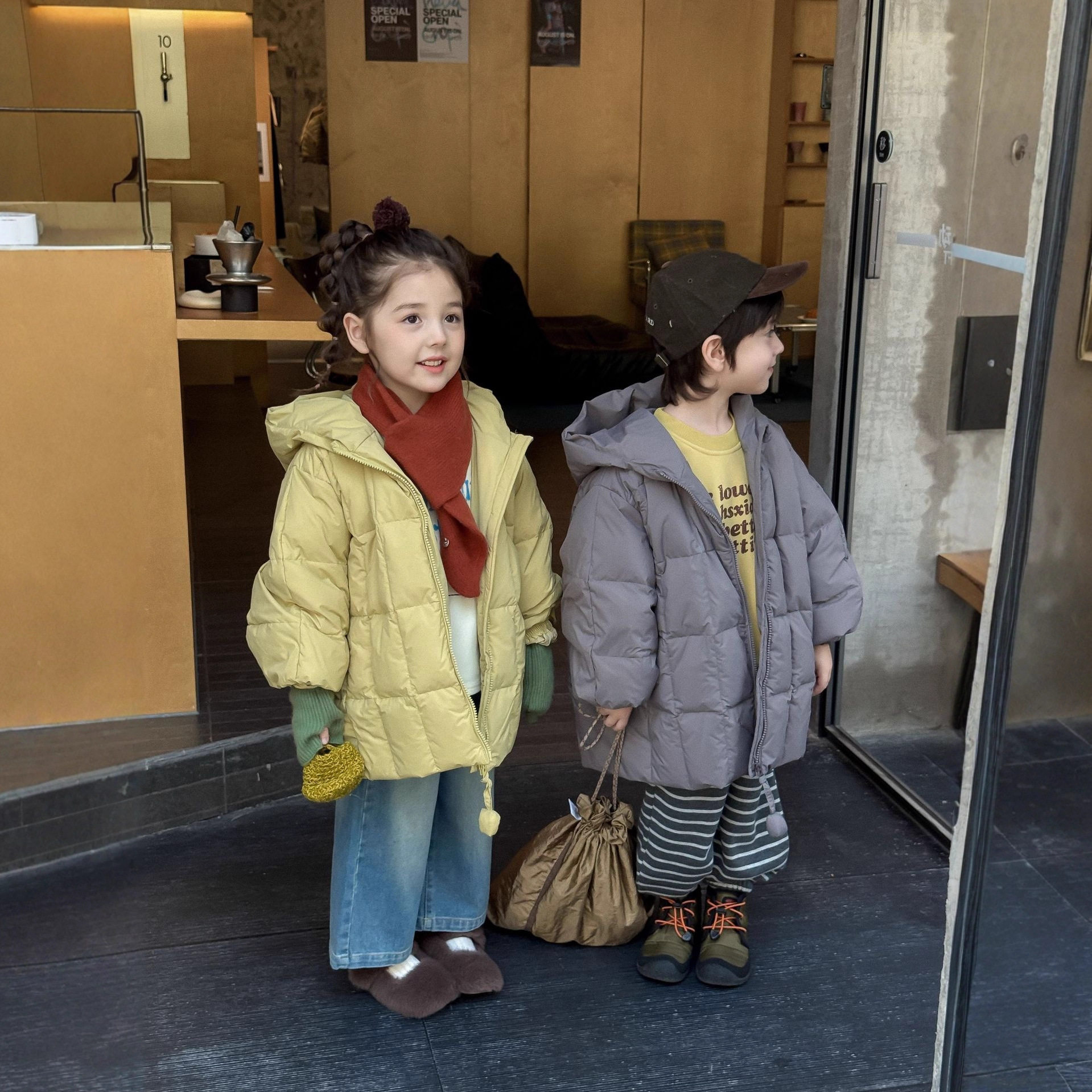 邦诚儿童羽绒服2025冬季新款男女童连帽中长款90白鸭绒中小童