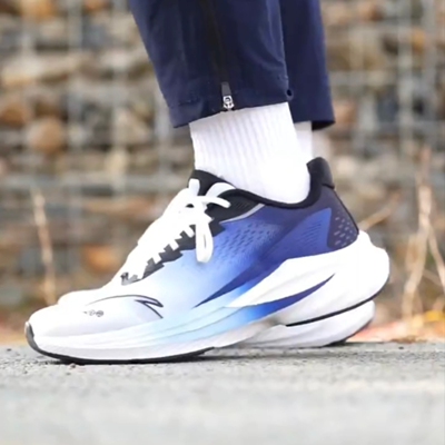 1安踏毒刺6代2025春季新品缓震回弹专业跑步鞋男防滑耐磨运动鞋