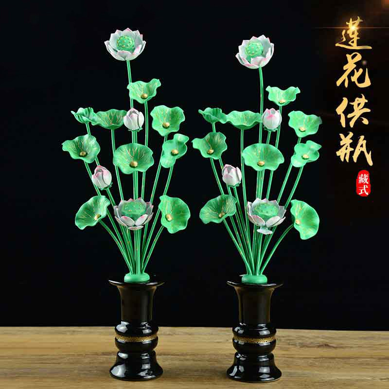 家居室内鎏金莲花宝瓶摆件
