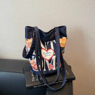 泰国GW黄油小熊帆布水桶包女新款 百搭字母印花单肩通勤斜挎包 时尚