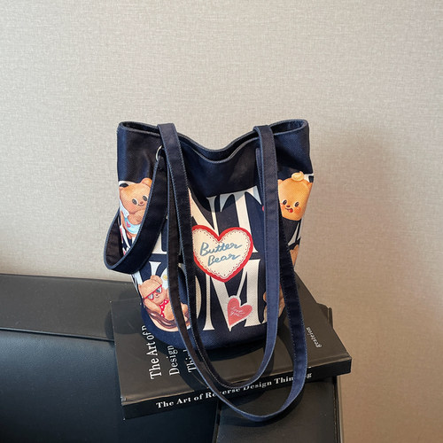 泰国GW黄油小熊帆布水桶包女新款时尚百搭字母印花单肩通勤斜挎包