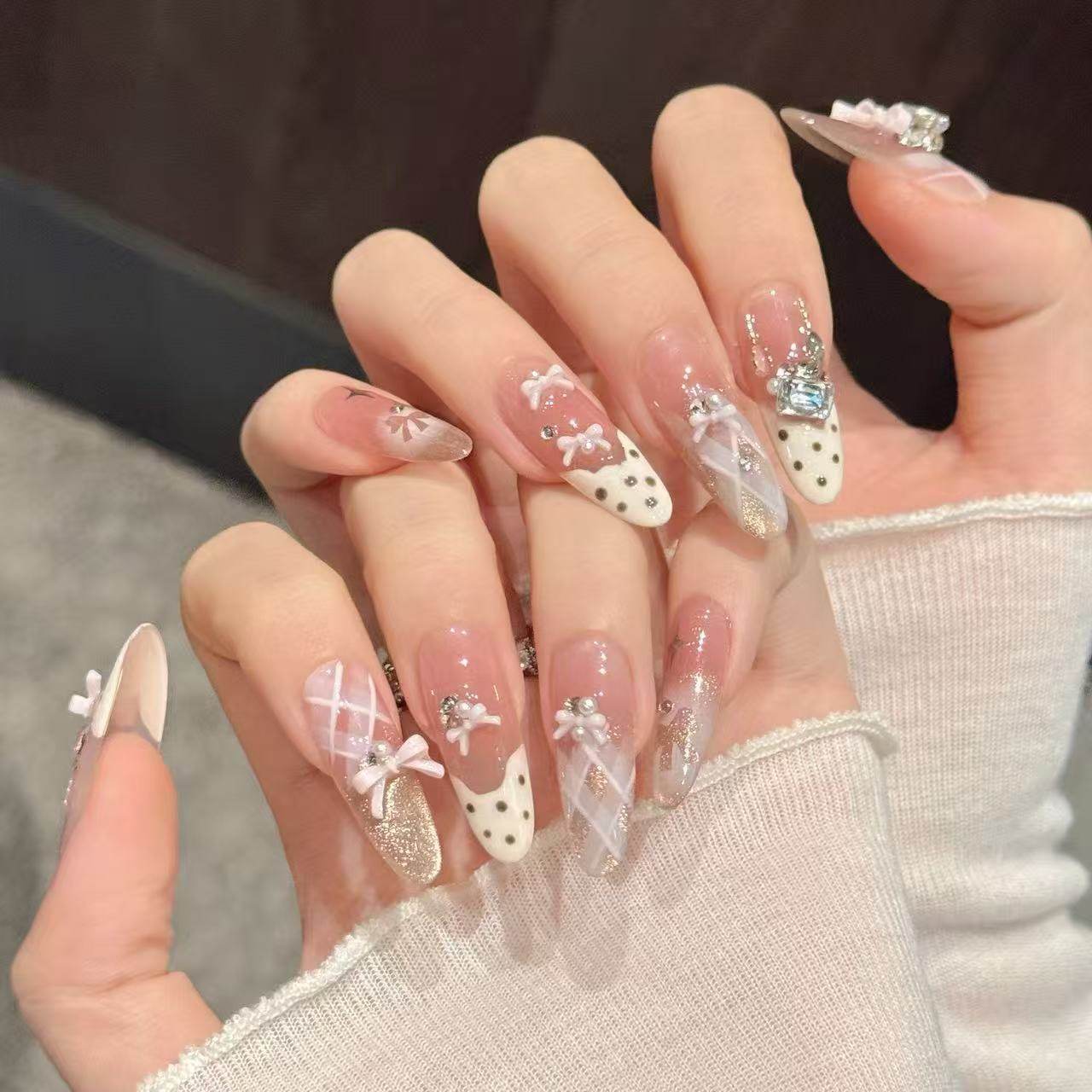 【慕斯奶酪】纯手工穿戴甲不规则波点格纹法式贴钻甜美百搭美甲贴,彩妆/香水/美妆工具,穿戴甲/甲片,淘宝优惠券,粉丝福利购,淘宝优惠卷