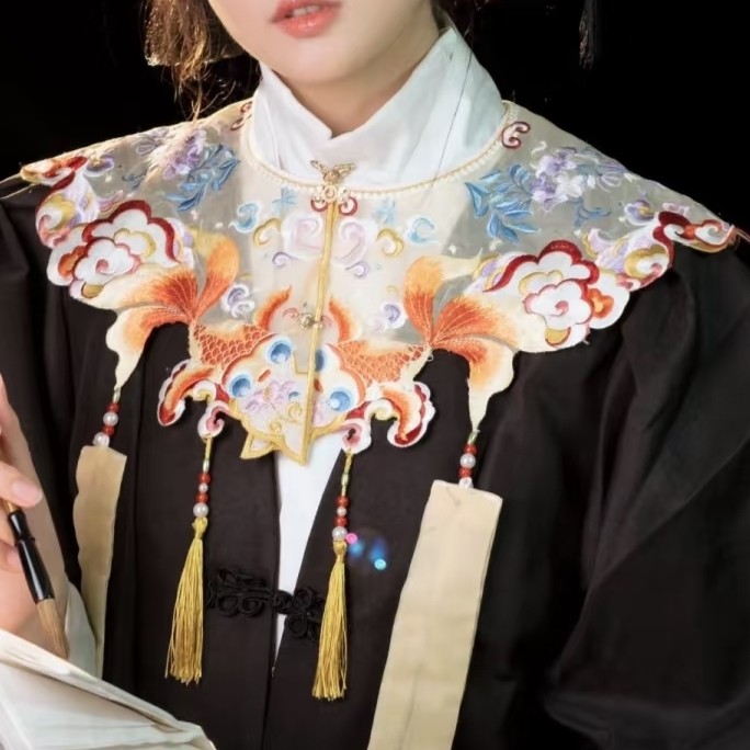 毕业云肩马面裙古风刺绣硕士学士汉服重工流苏明制表演新中式披肩