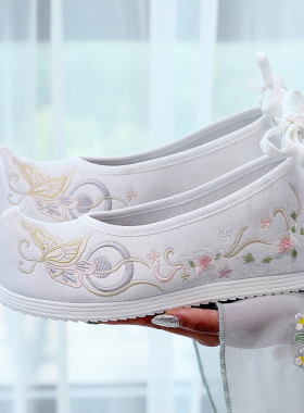 雨蝶原创新款古风汉服鞋子春单鞋内增高学生复古翘头鞋绣花鞋