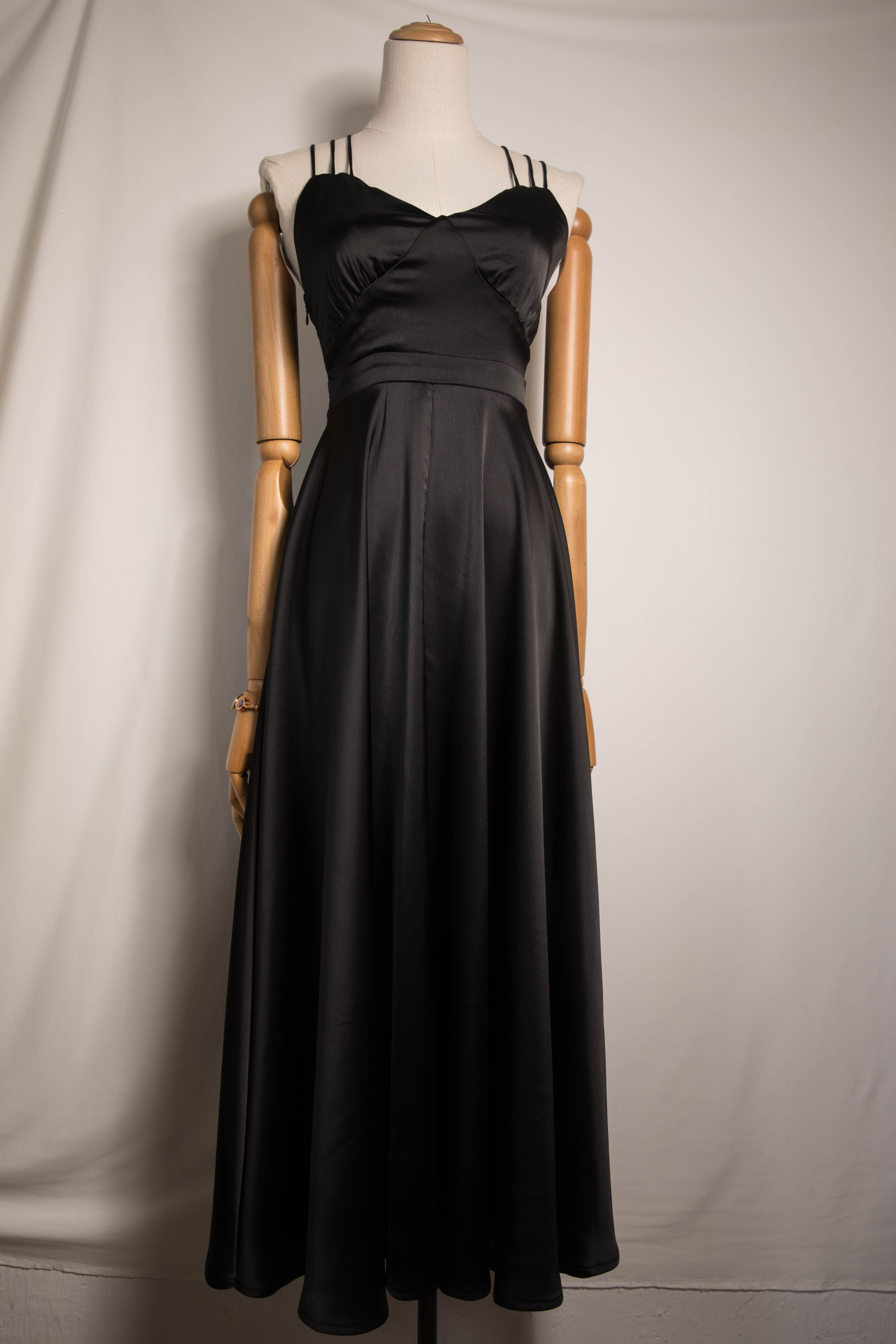 波西米亚气质露背显瘦吊带小礼服长裙2021夏海边度假连衣裙女