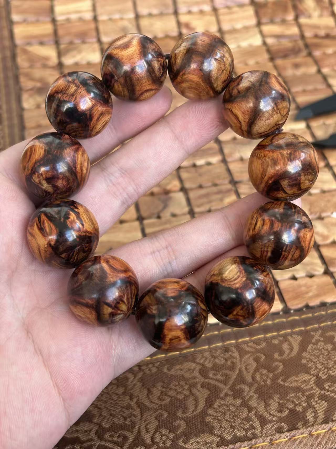 海南黄花梨油梨2.0鬼脸对眼野生料手串佛珠海口发货一物一拍1209