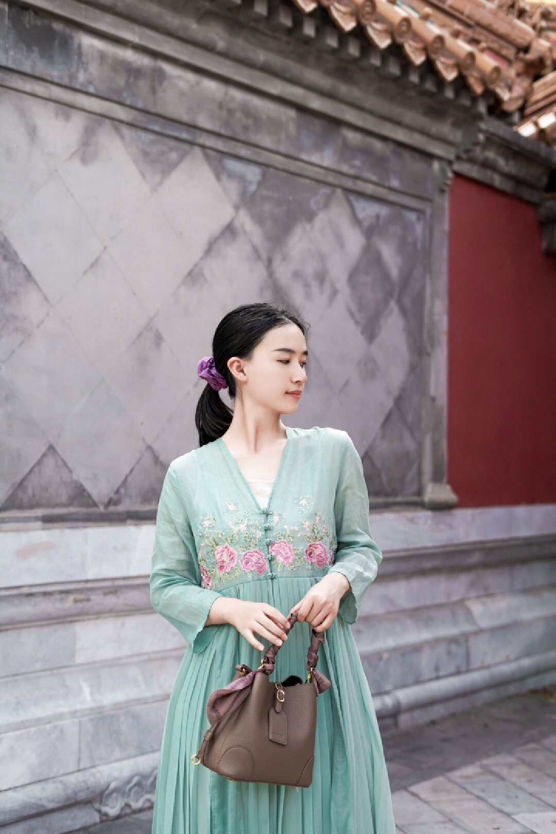 大吉刺绣文艺民族风夏装绣花苎麻长款七分袖收腰显瘦开衫连衣裙