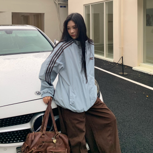 【价】饭饭又饿了美式学院风三杠运动外套女情侣款两面穿夹克