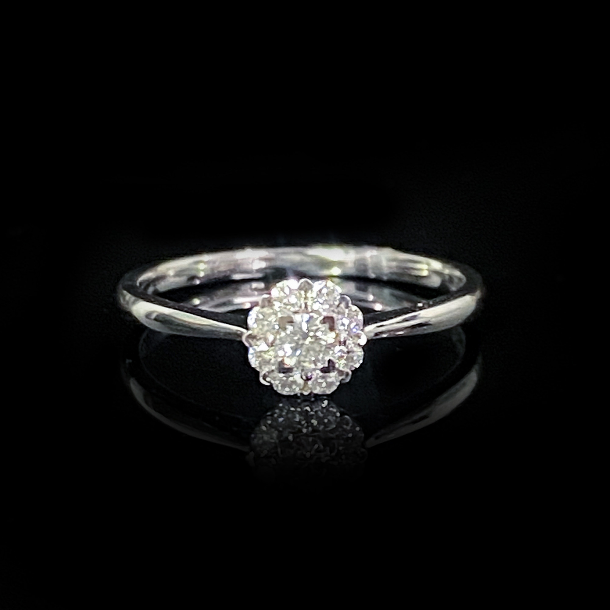 18ct左右南非钻太阳花款戒指