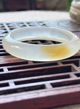 天然马料白冰俏色鸿运当头一口糖冰透鱼鳞纹玛瑙手镯冰玉髓54口径