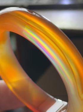 天然巴西缠丝俏色七彩极光彩光虹膜玛瑙手镯冰透鱼鳞纹红玛瑙55口