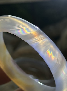 天然马料白冰俏色飘沙透七彩极光炫彩彩虹光虹膜玛瑙手镯56口径