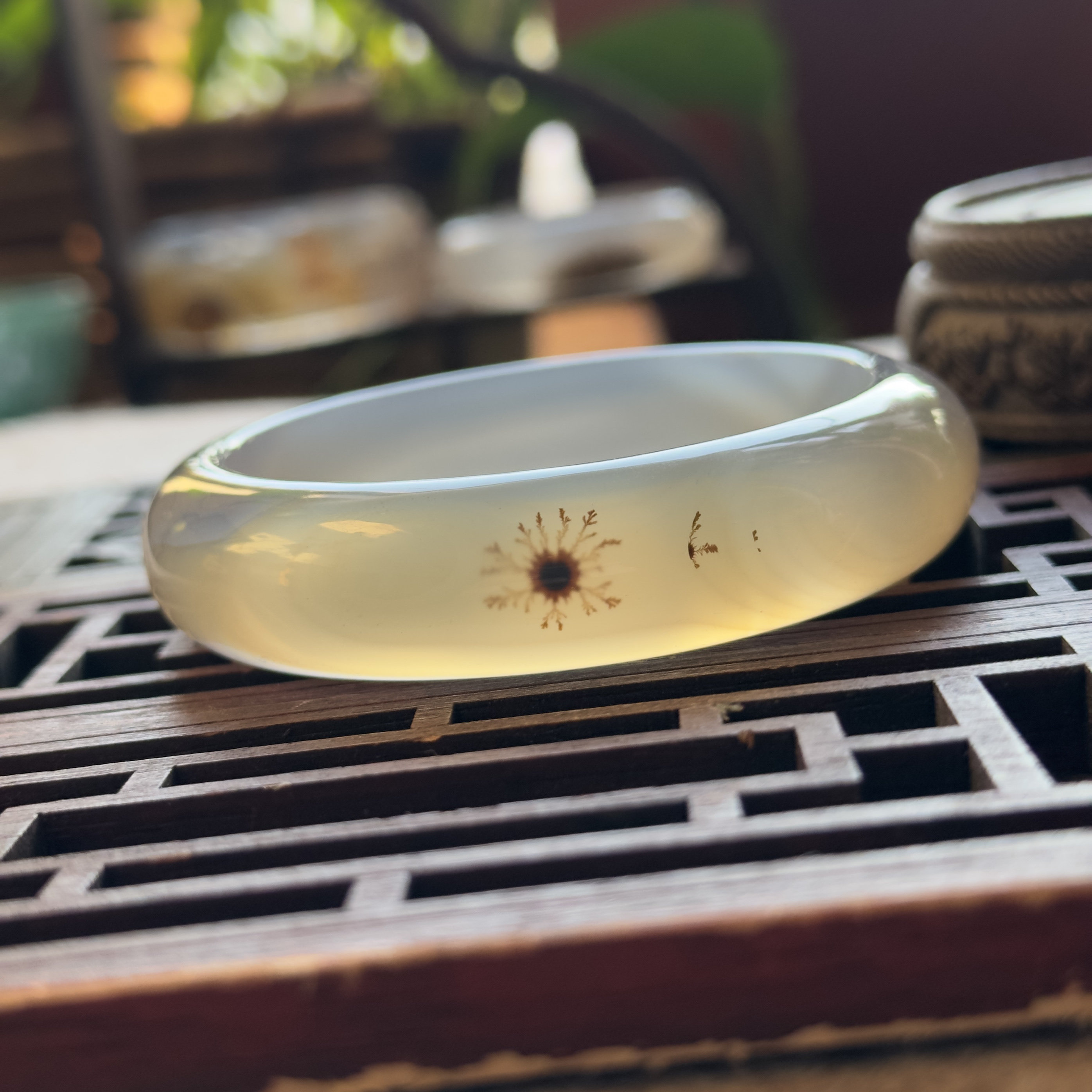 玛瑙玉髓原色马达加斯加草花金黄底大草花象形孔雀开屏白冰手镯60