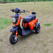 恩萊德TQ200電動三輪車?yán)夏甏杰嚴(yán)先诵蓍e代步車 無刷差速電機(jī)
