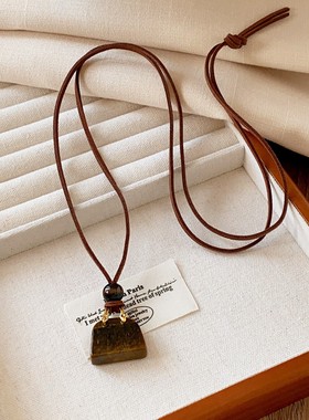 新款美拉德咖色吊坠长款项链女复古轻奢高级感毛衣链小众设计配饰