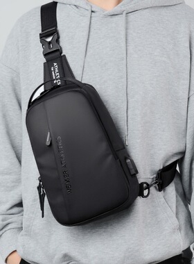 男士多功能斜挎胸包简约休闲
