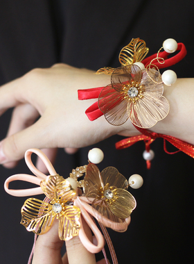 新中式高级感粉色新娘腕花结婚红色手绑花姐妹团手环传统婚礼手花