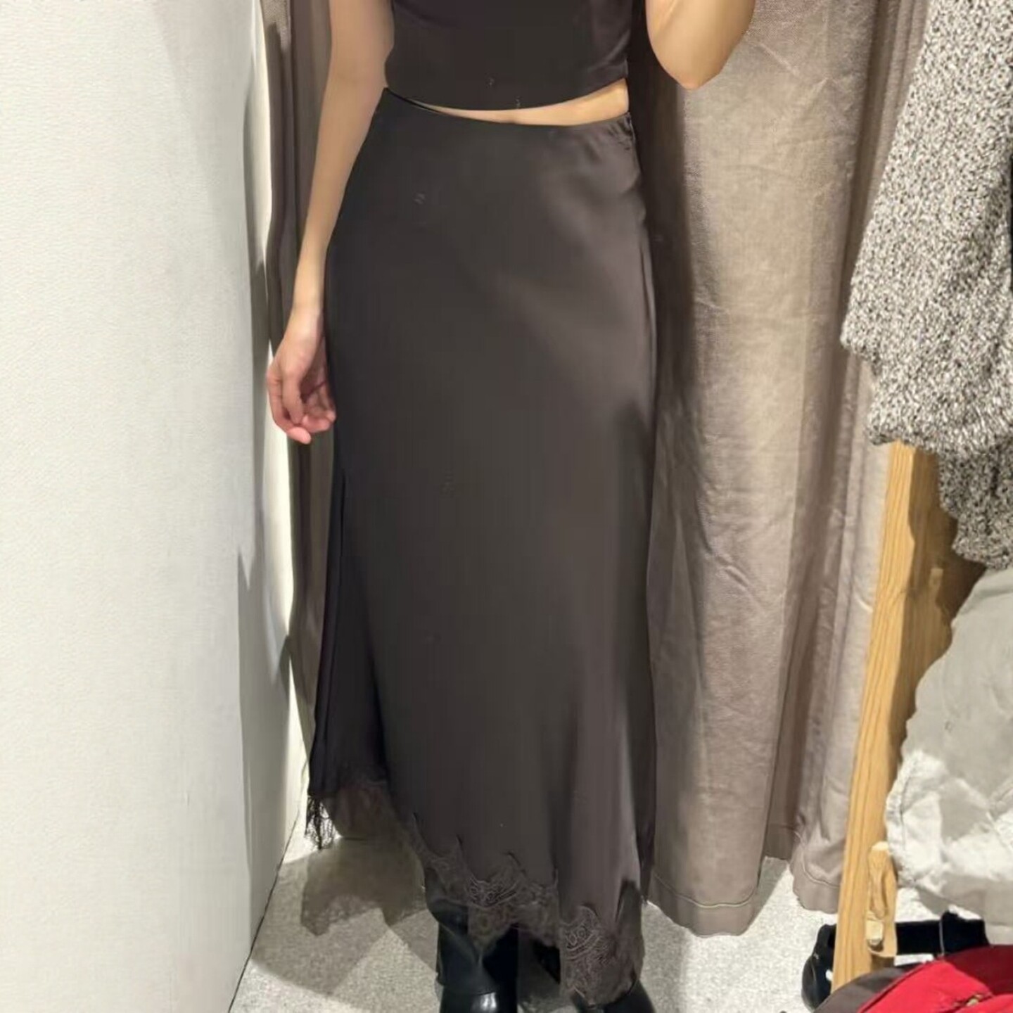 ZA外贸出口女装缎面亮光蕾丝修边饰丝缎质感迷笛半身裙 4391538 - 实物图