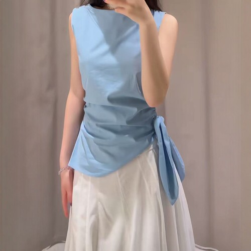 浅蓝色绑带结饰府绸马甲上衣