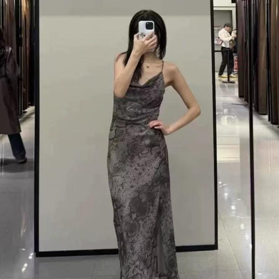 网纱蛇皮纹印花吊带开衩连衣裙