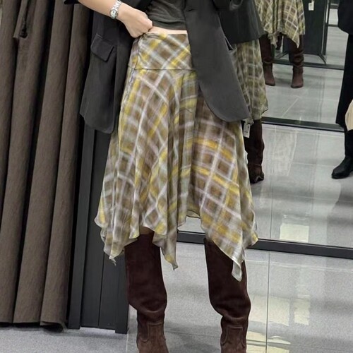 不对称下摆晕染格子休闲半身裙