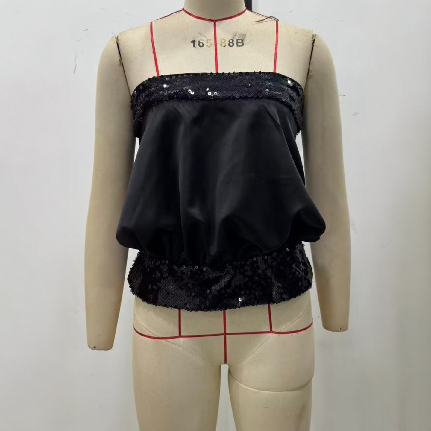 辣妹风一字肩珠片饰拼接抹胸上衣