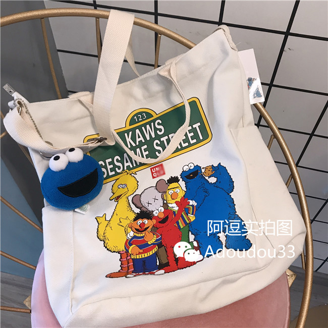 ÈÕϵKAWS XÖ¥Âé½ÖÁªÃû¿îºÏ×÷·«²¼°üÍÐÌØ°üµ¥¼çб¿æ°üѧÉú°ü·«²¼°ü