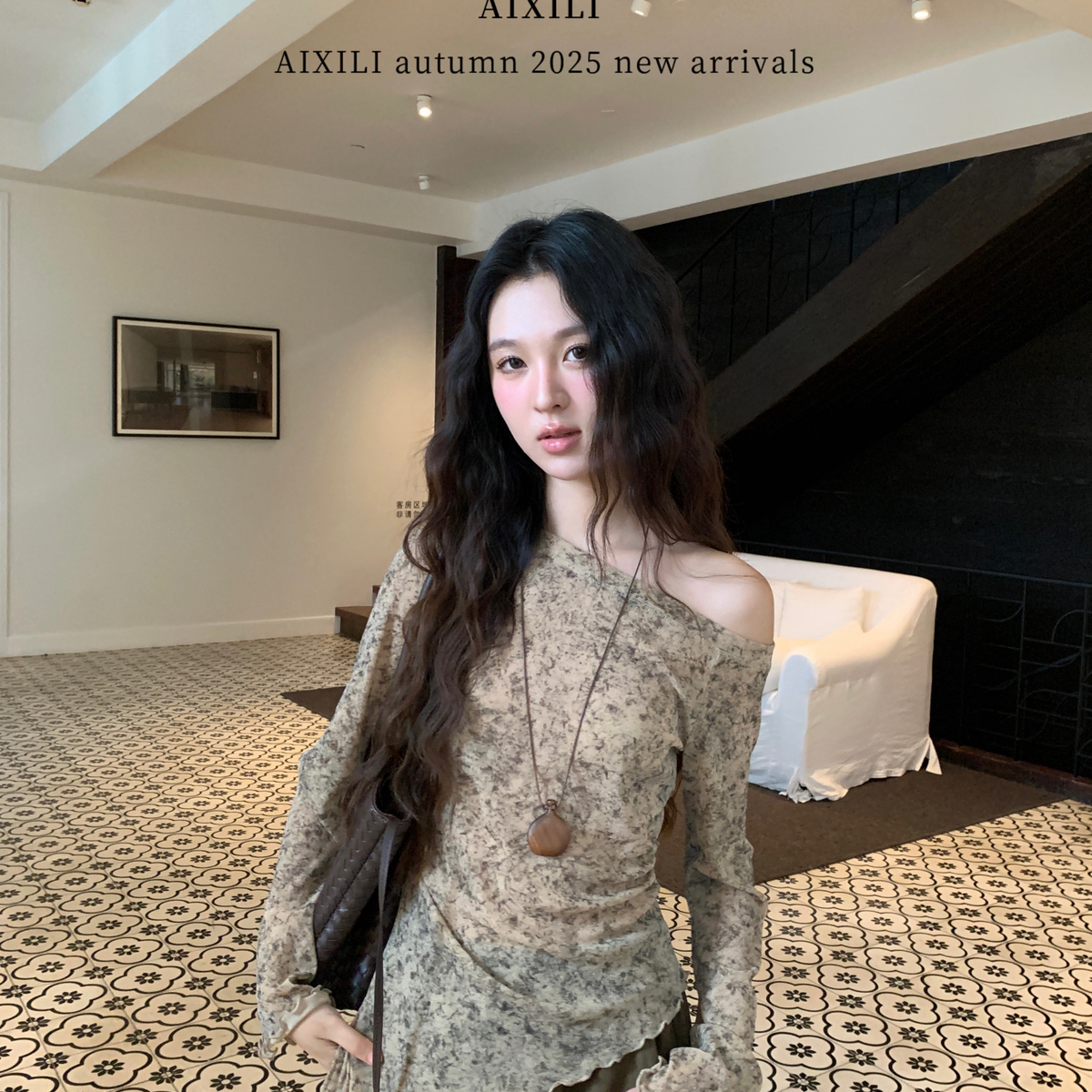 春秋季新款时尚高级感不规则下摆船领晕染花朵针织上衣小衫女装