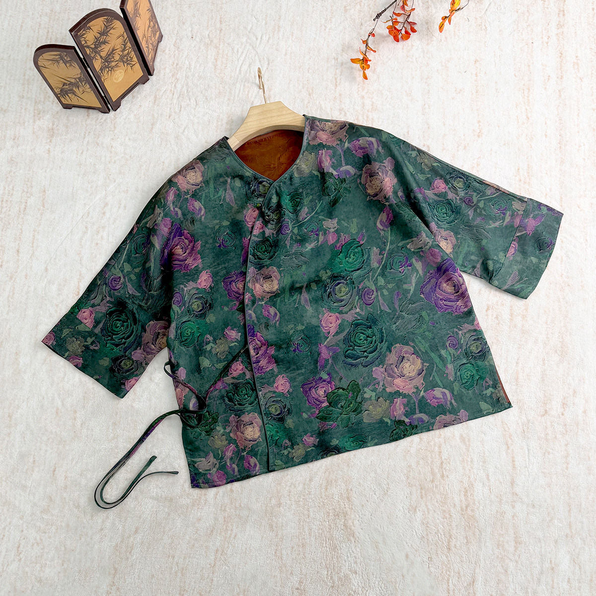 卷卷新中式&rdquo;玫瑰花语&ldquo;香云纱花萝琵琶手工扣100%桑蚕丝国风上衣