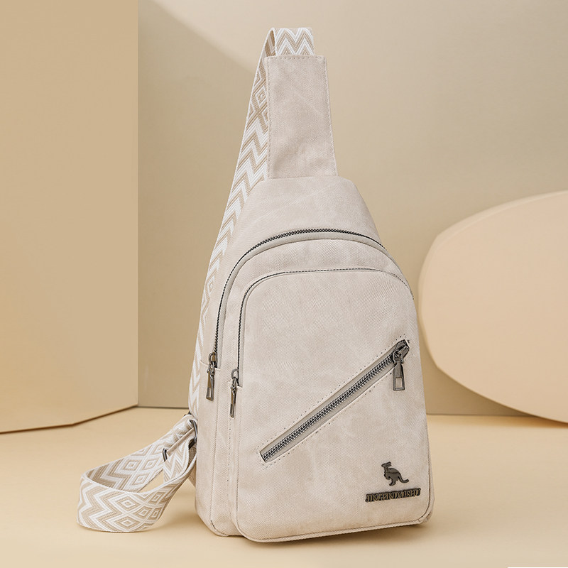 潮胸包女新款复古百搭斜跨小背包软皮单肩胸前包多隔层收纳小包包