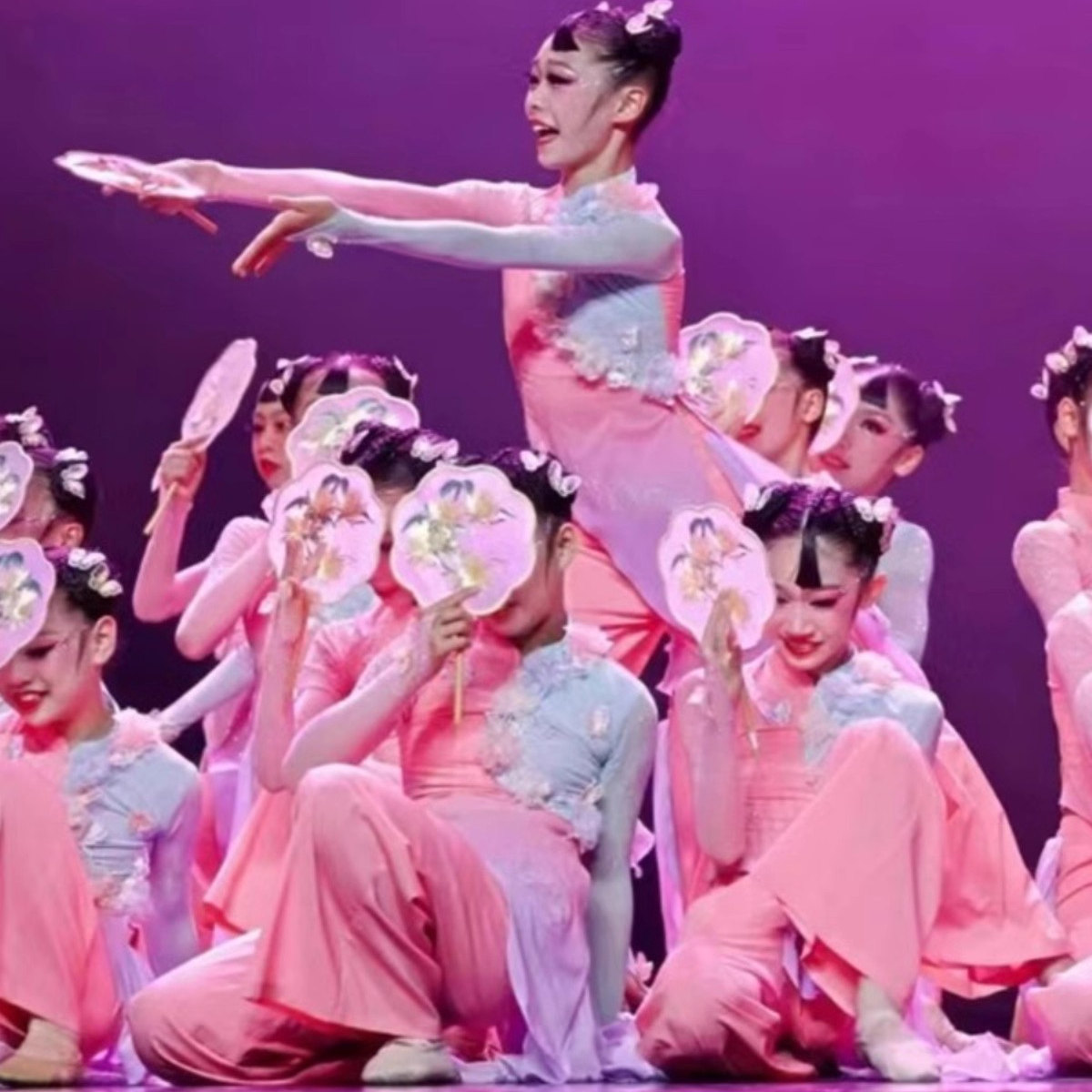 儿童古典舞淡妆浓抹总相宜舞蹈服