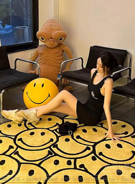 卡通儿童少女黄色笑脸地毯创意椭圆形异形不规则加厚公主可爱地垫