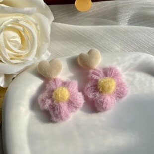 复古可爱毛绒线编织粉色花朵耳环植绒奶白爱心撞色新款耳夹耳饰女
