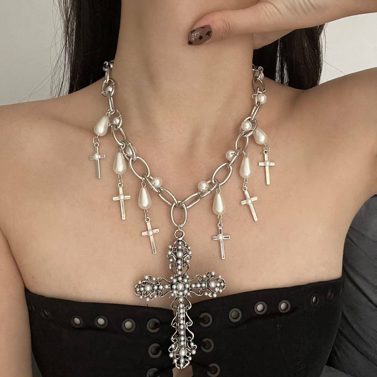 甜酷风珍珠流苏镶钻十字架项链女