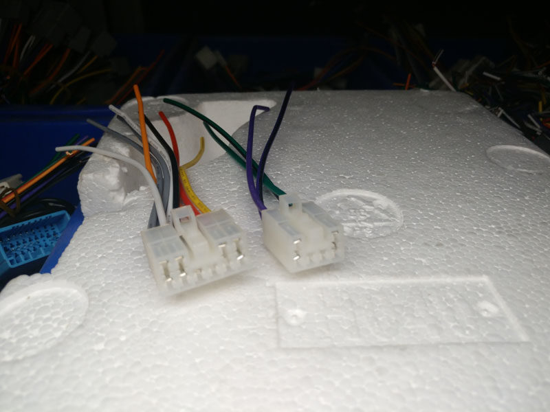 特价汽车车载CD机凯美瑞花冠锐志卡罗拉RAV4汉兰达比亚迪尾线插头