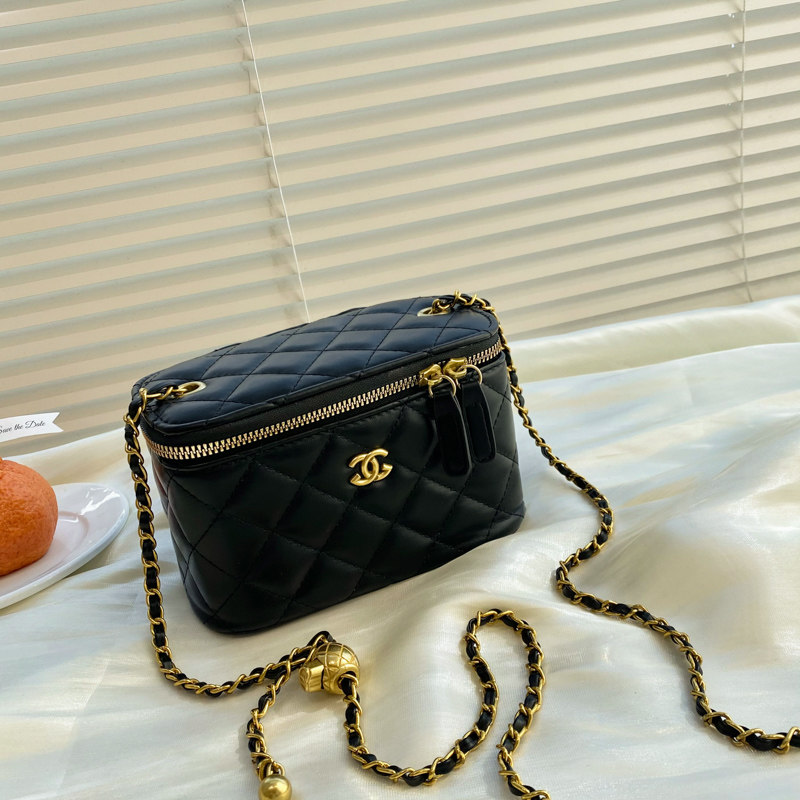 thumbnail for 包包女2023新款时尚潮流菱格链条包休闲单肩包高级感斜挎包盒子包