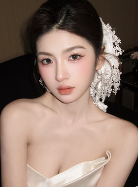 法式温柔缎面花朵发圈新娘头饰手工花瓣百搭氛围感发饰