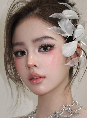 法式风白色羽毛花朵头网纱羽毛侧面盘发新娘仙气复古边夹结婚头饰
