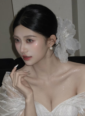 森系超仙白色花朵发簪新娘绢纱盘发头饰高级感甜美造型配饰